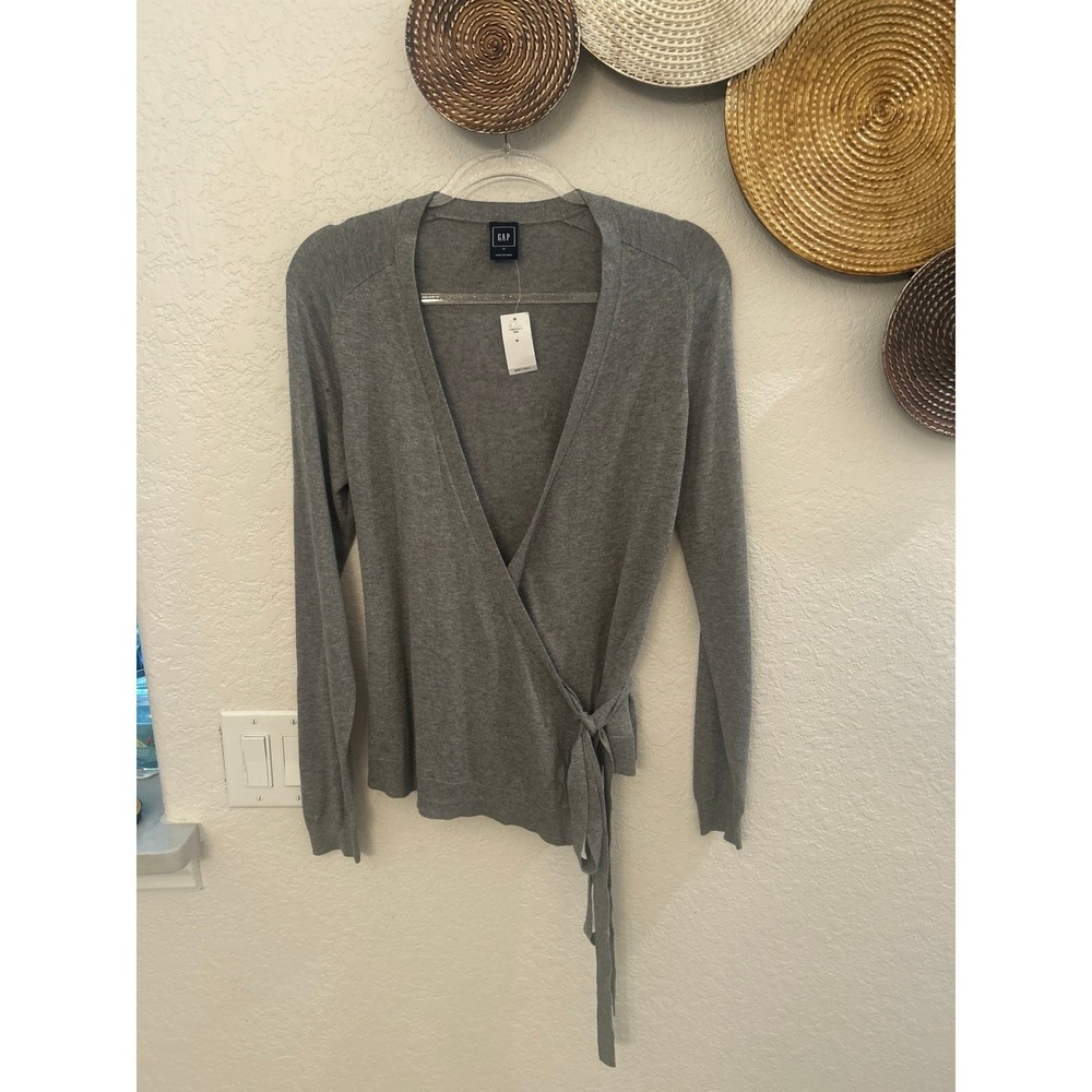 Gap women's grey wrap cardigan features a deep V-neck NWT SIZE M - Picture 2 of 5